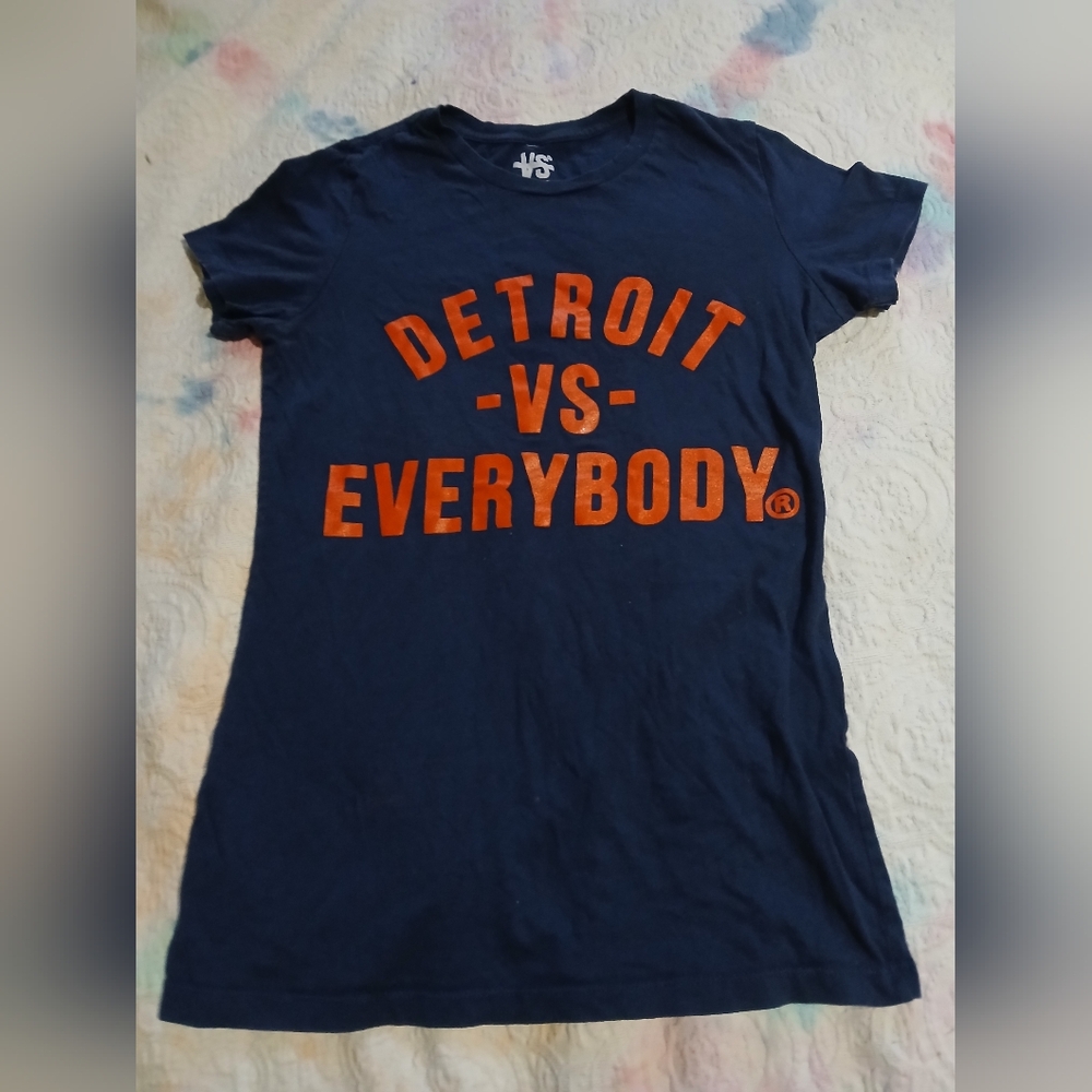 "DETROIT VS. EVERYBODY" BLUE Short Sleeve Tshirt W Orange Lettering. Sz.L.‎